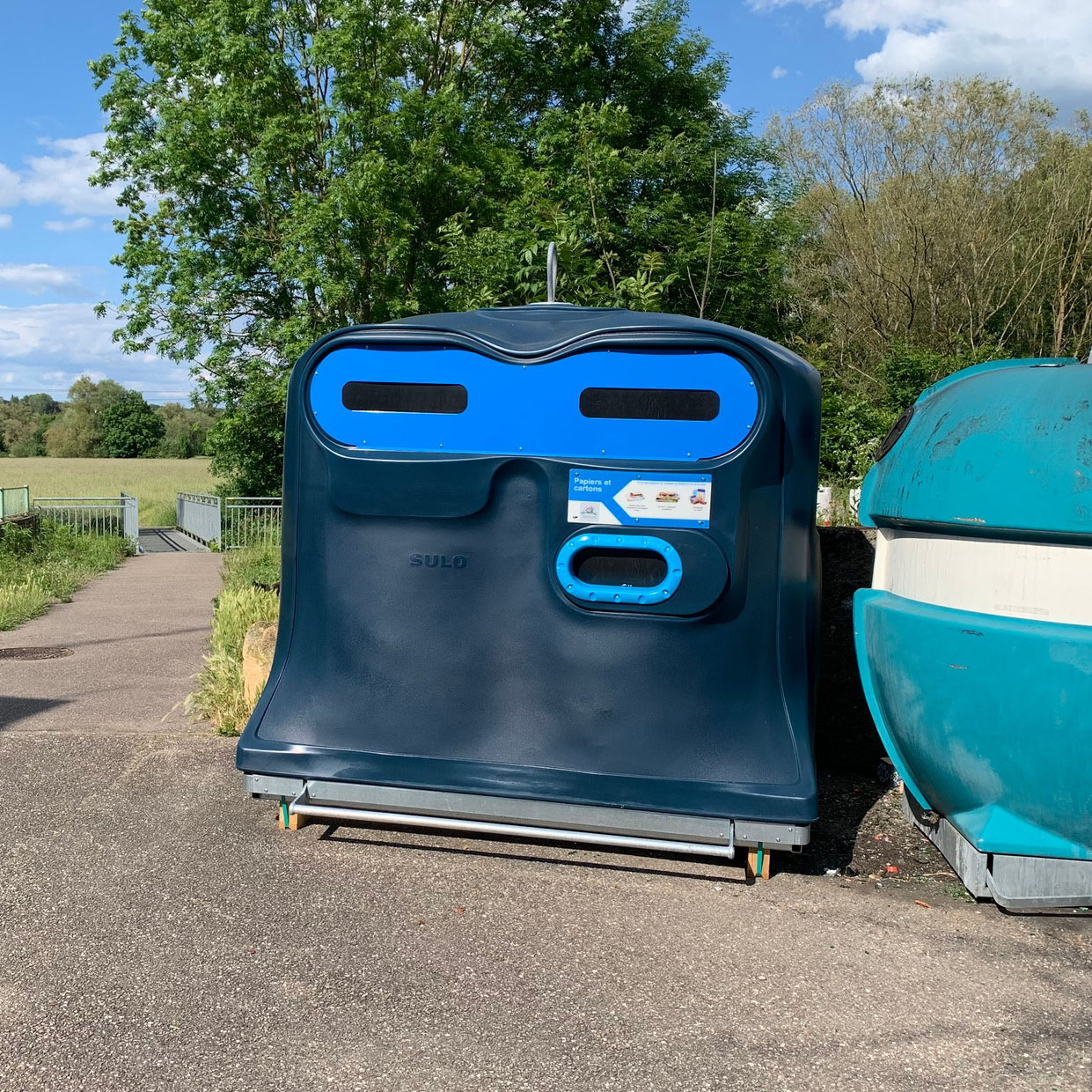 Installation de bornes bleues